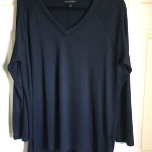 Black long sleeved Banana Republic w/ hi/lo hem.
